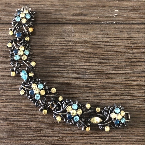 Jewelry - Vintage floral blue & yellow stone linked bracelet (tiny flaw)